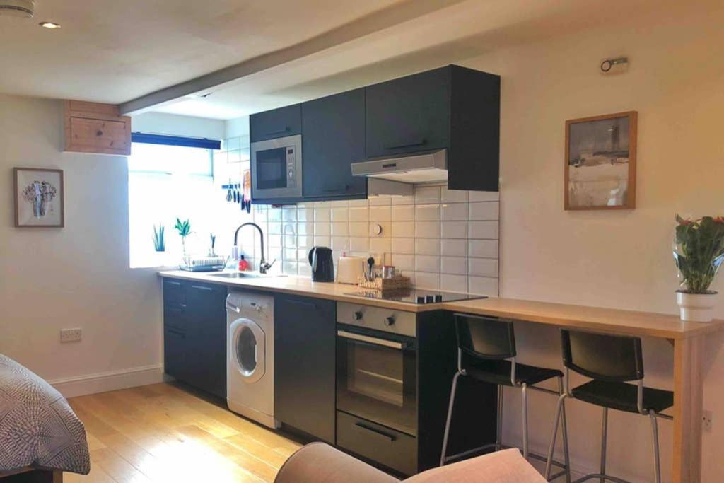 Modern Studio Apartment Near Town Centre Poole Exteriér fotografie